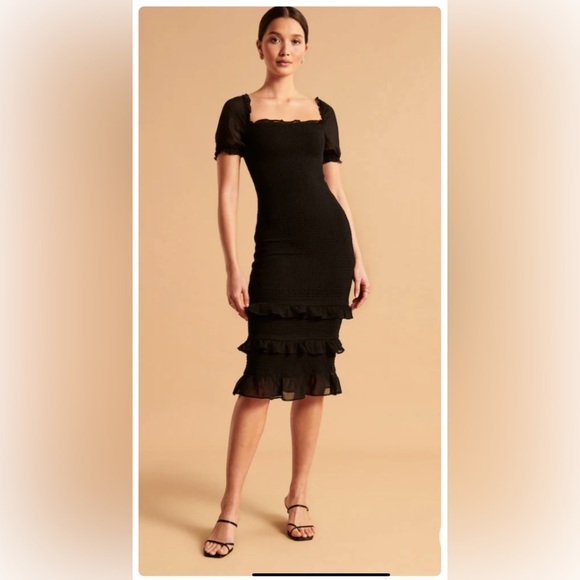 Abercrombie & Fitch Dresses & Skirts - Abercrombie & Fitch Smocked Puff Sleeve Midi Dress